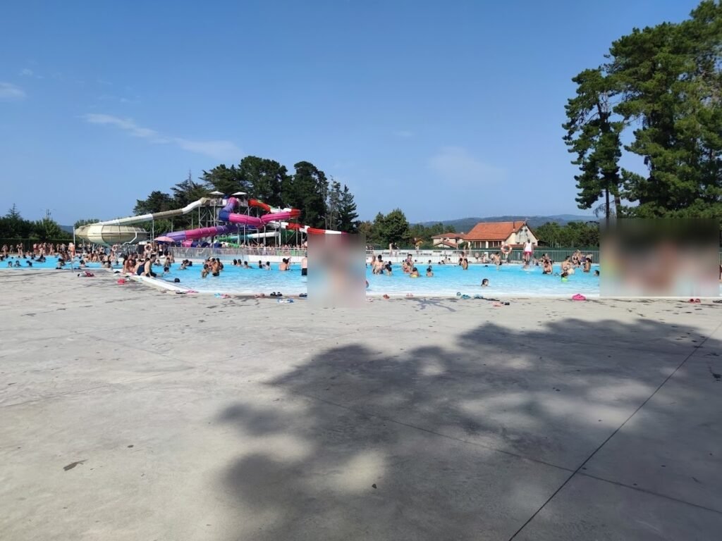 Instalaciones y atracciones del parque Acuático Monterrei Ourense