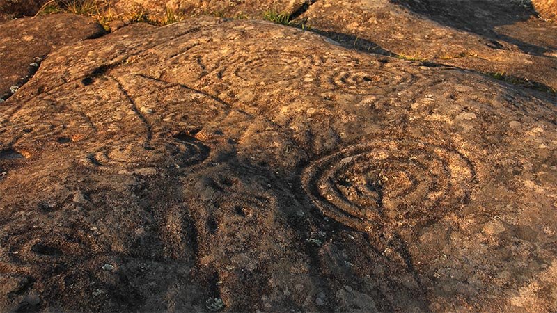 Petroglifos de Mogor (Laberintos)
