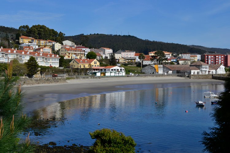 Corcubión: conjunto histórico y paseo marítimo en la Costa da Morte