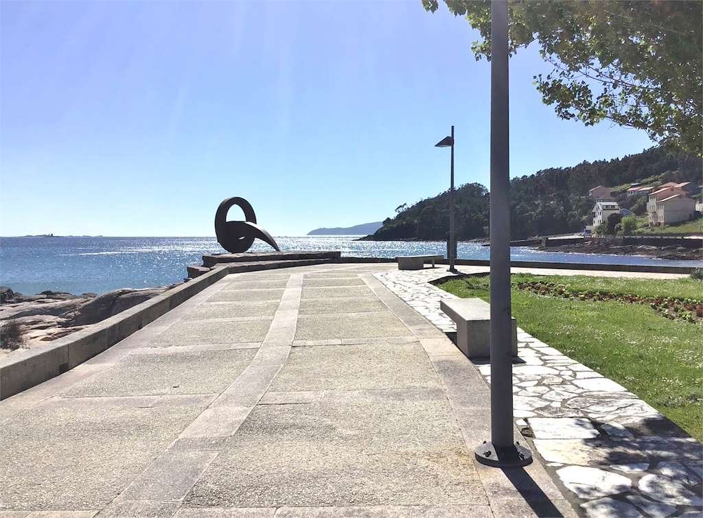 Puerto y paseo marítimo de O Ézaro